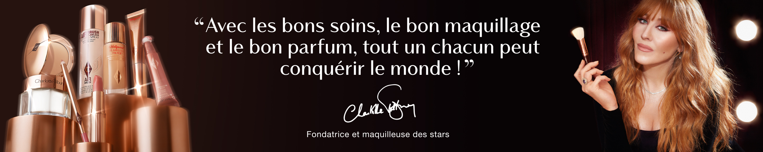 Charlotte Tilbury tenant un pinceau de maquillage à côté de sa citation : « Offrez à chacun les bons soins de la peau, le bon maquillage et le bon parfum, et ils pourront conquérir leur monde ! » – Charlotte Tilbury, Fondatrice & Maquilleuse des Stars
